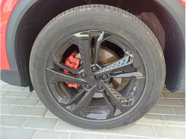 Car image 10