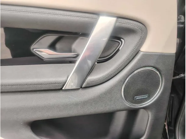 Car image 30
