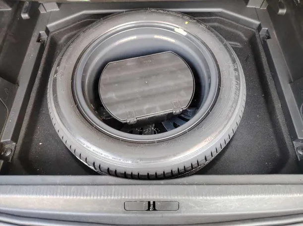 Car image 31