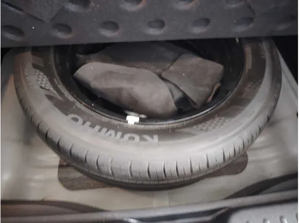 Car image 32