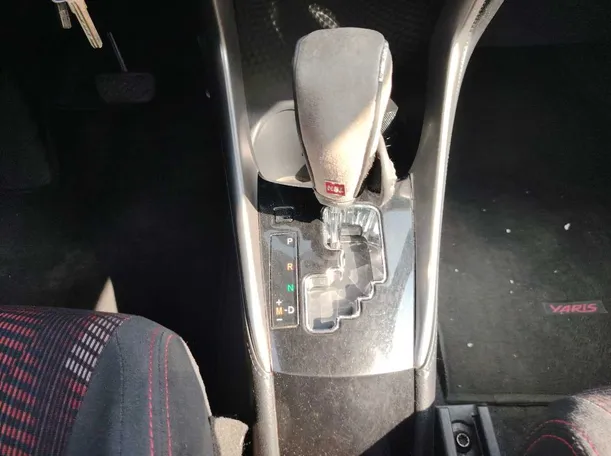 Car image 19