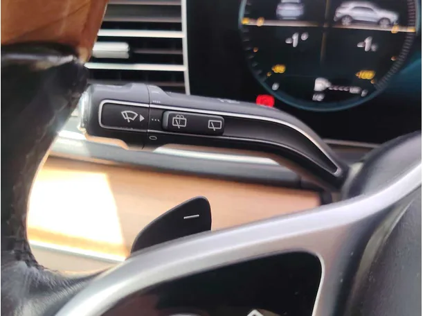 Car image 36
