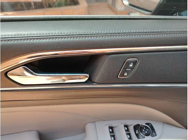 Car image 33