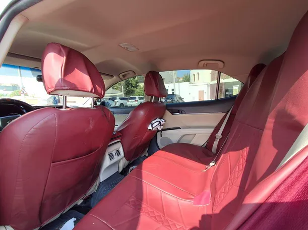 Car image 14