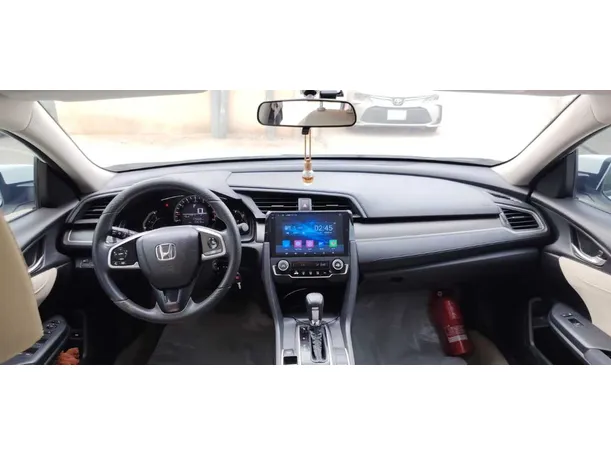 Car image 15