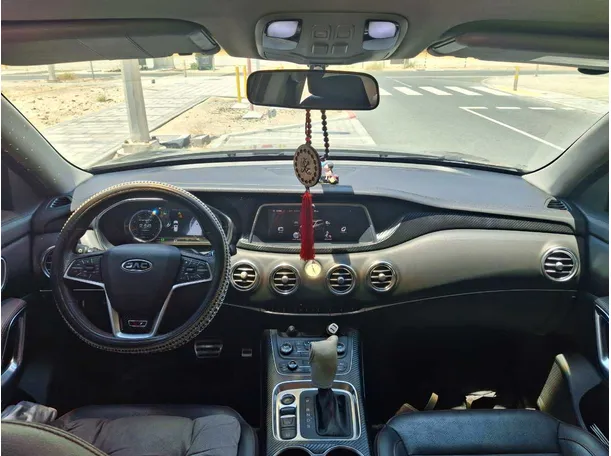 Car image 14