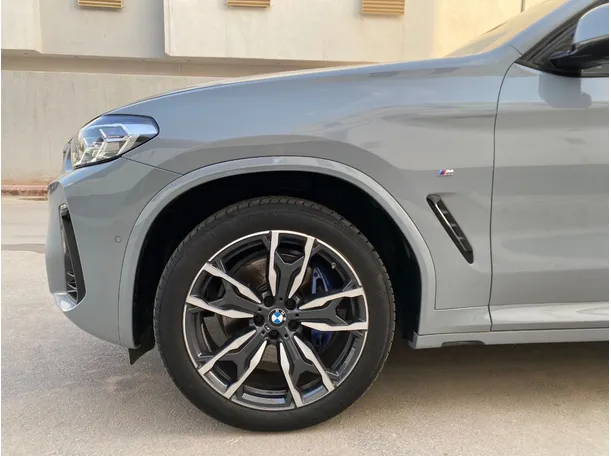 Car image 9