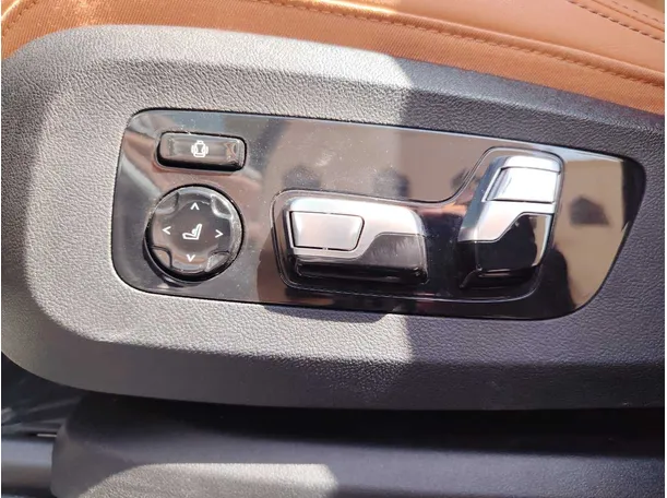 Car image 34