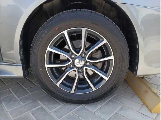 Car image 9