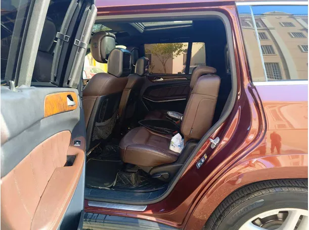 Car image 18