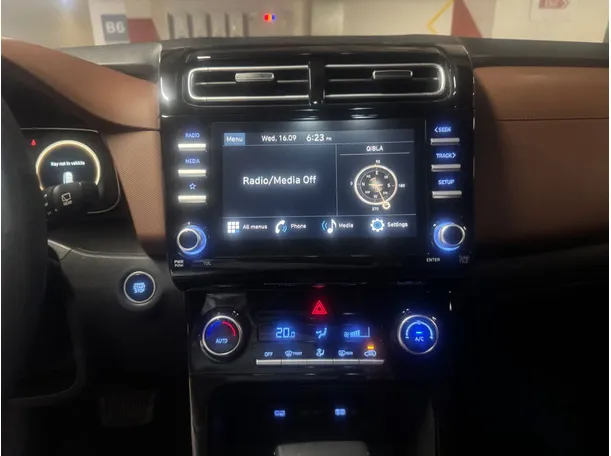 Car image 16