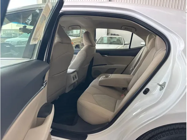 Car image 15