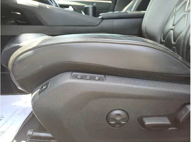 Car image 26