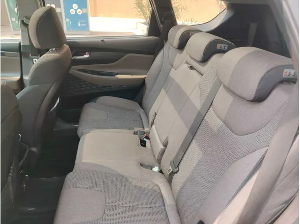 Car image 18