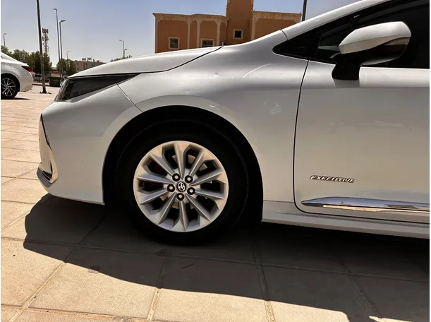 Car image 9