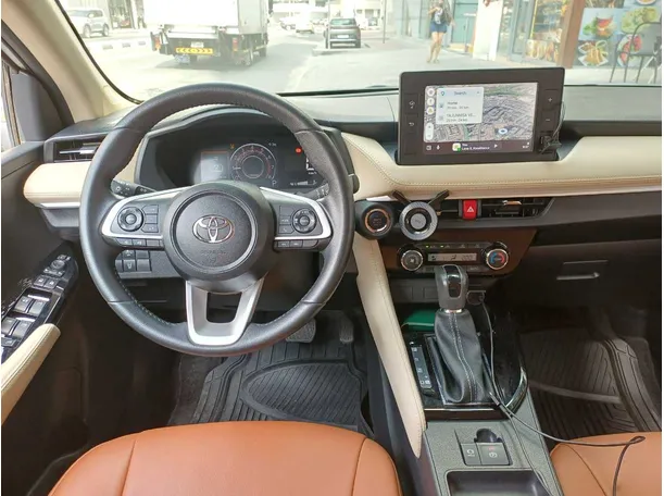 Car image 17