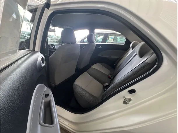 Car image 13