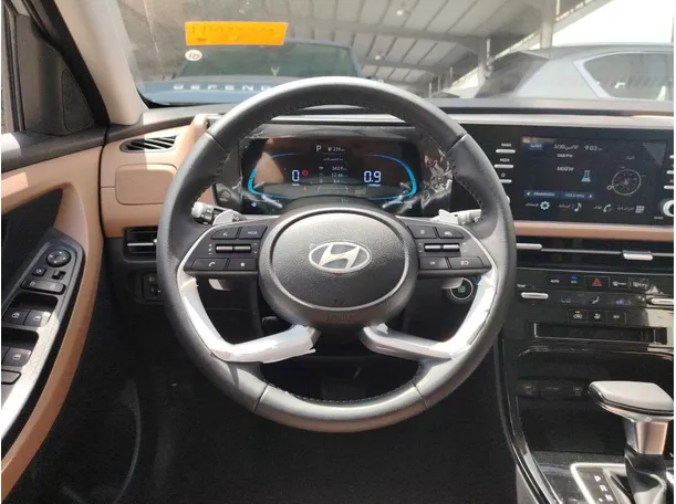 Car image 23
