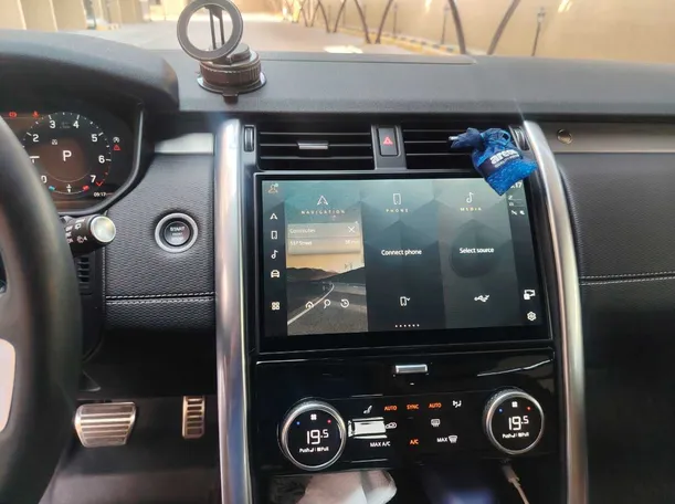 Car image 14
