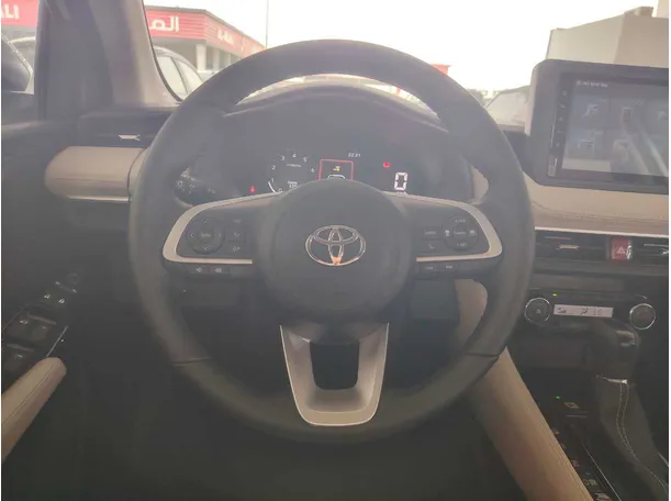 Car image 25