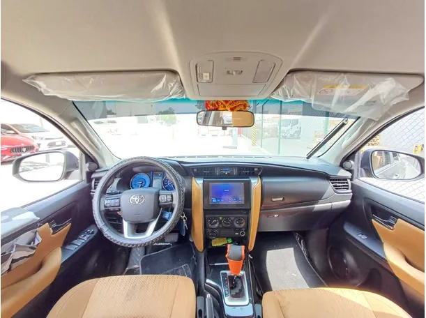 Car image 17