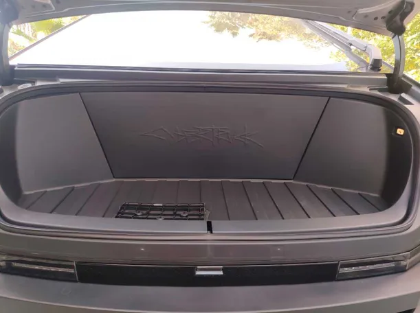 Car image 30