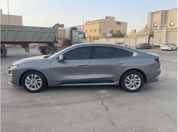 Car image 8