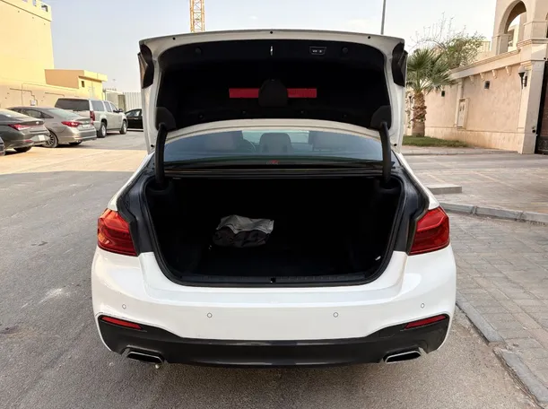 Car image 24
