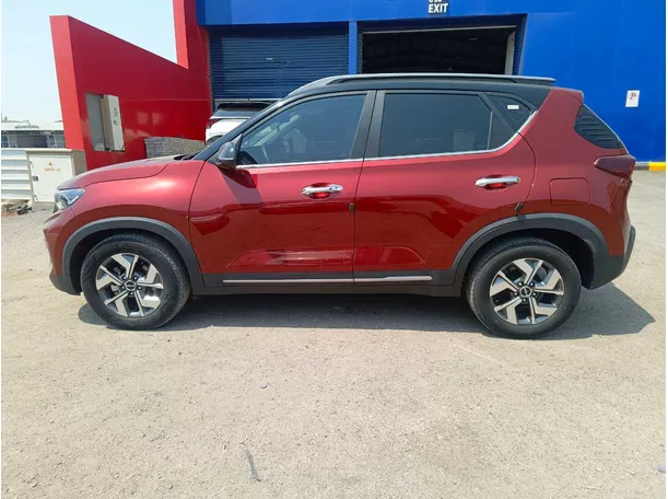 Car image 8