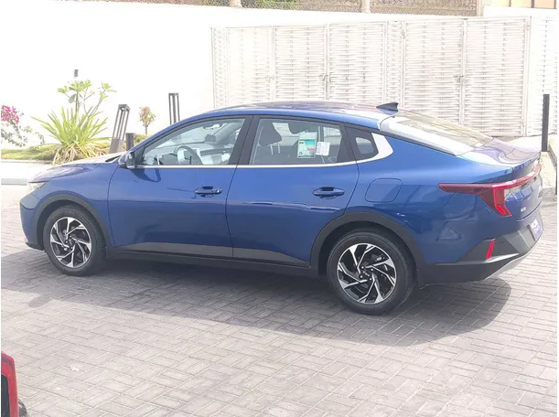Car image 7
