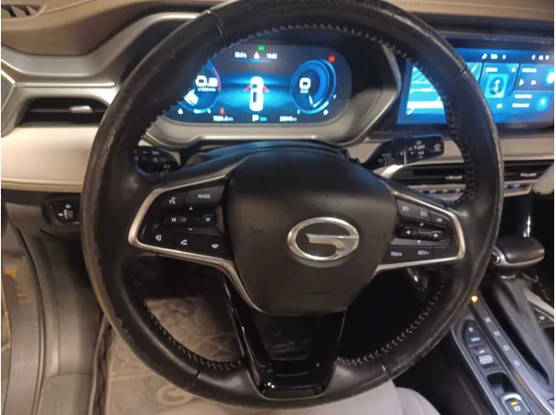 Car image 19