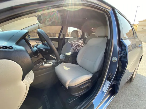 Car image 11