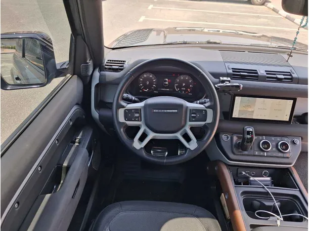 Car image 18