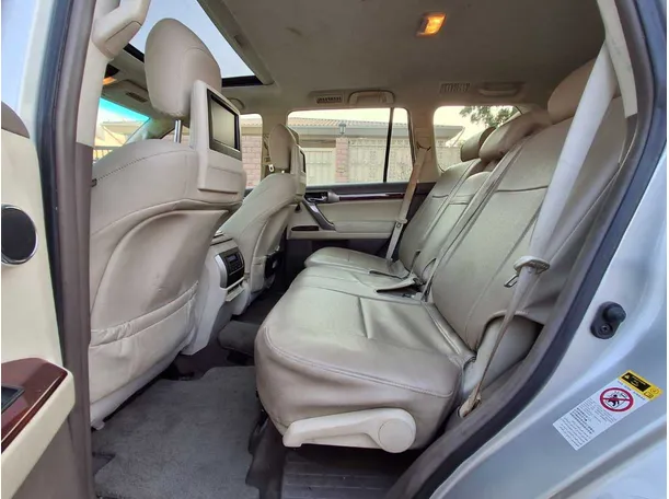 Car image 13