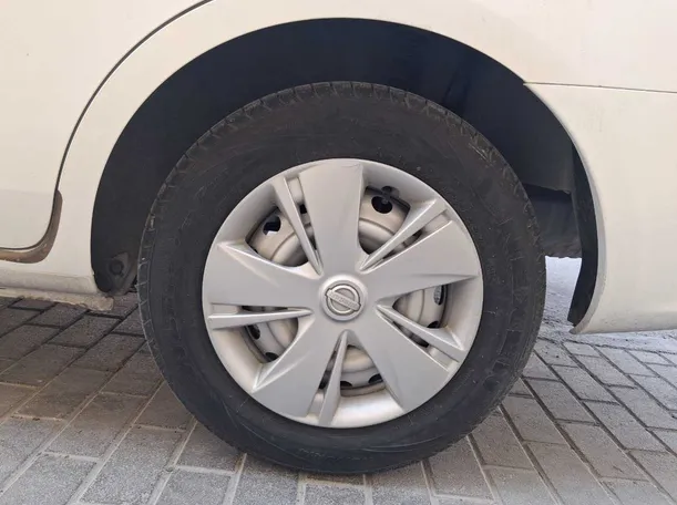 Car image 9