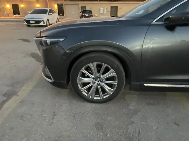 Car image 9