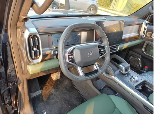 Car image 11