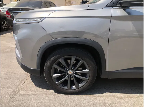 Car image 9