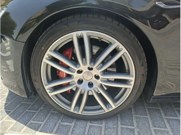 Car image 9