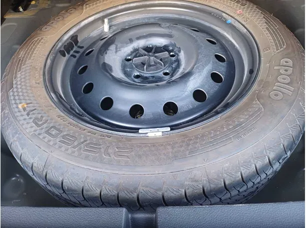 Car image 20