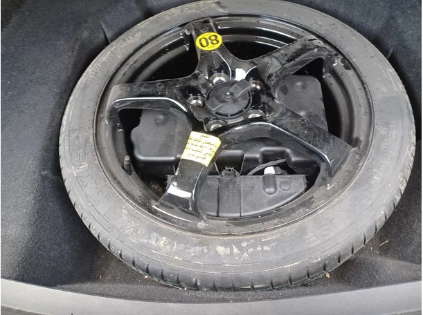 Car image 26