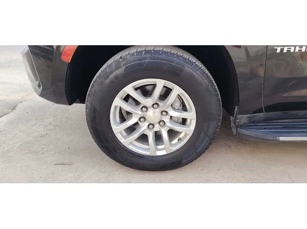Car image 9