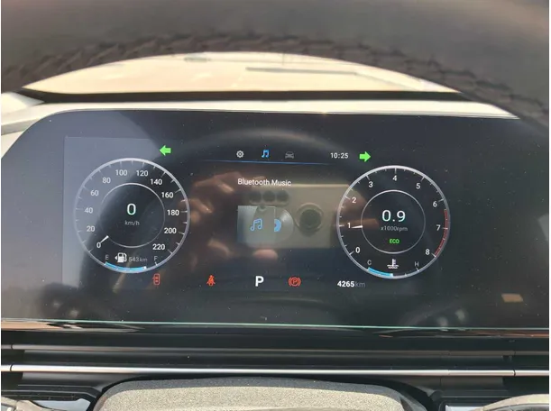 Car image 18