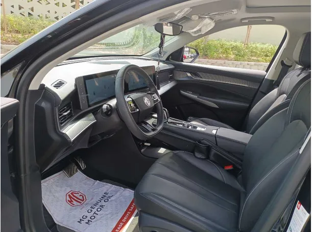 Car image 11