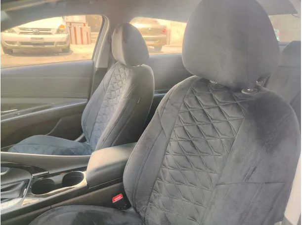 Car image 30