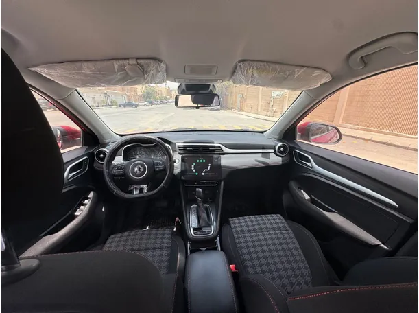 Car image 14
