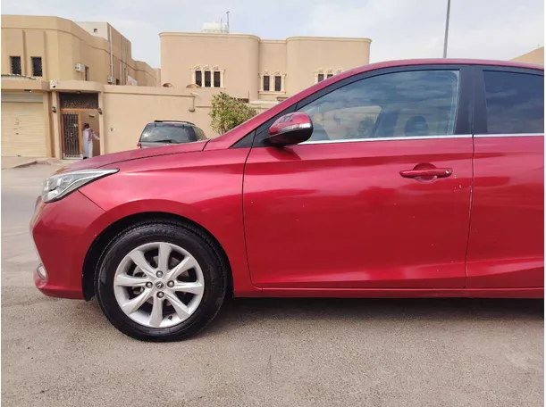 Car image 9
