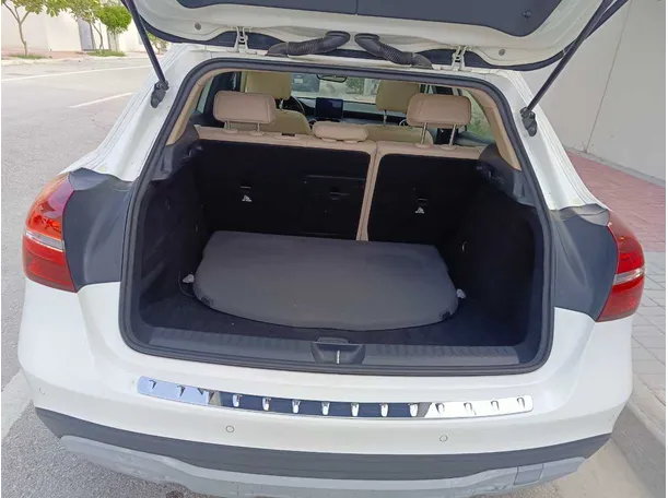 Car image 30