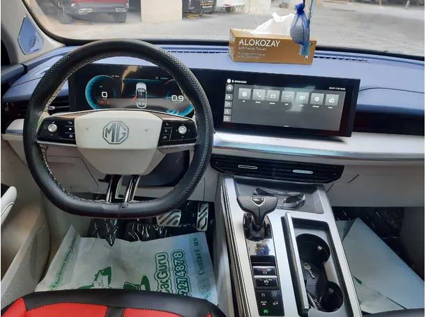 Car image 16