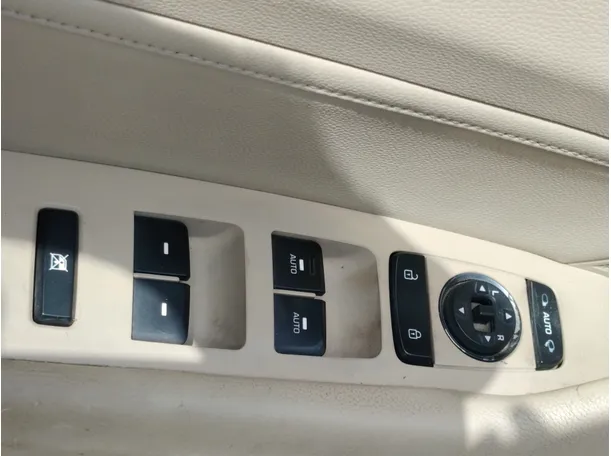 Car image 28